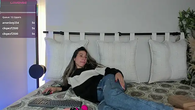 Rachell_criss webcam