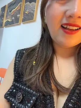 美女Efangfang在线直播