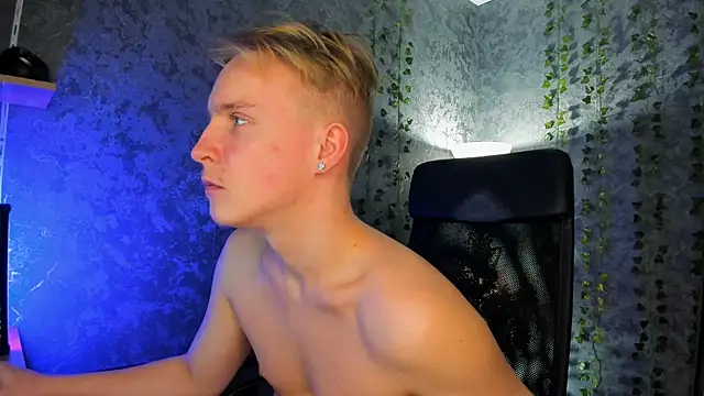 AlexxSweet webcam