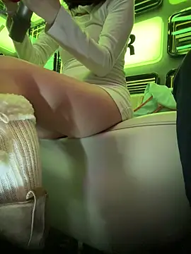 美女littleqiu在线直播