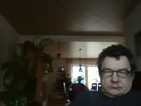 nobbie444 (M mature) - Shaving the cock