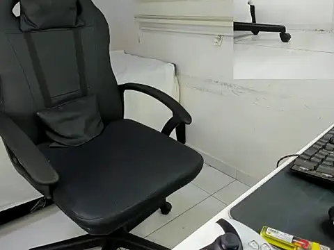 master_leather webcam