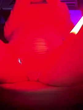 美女littleqiu在线直播