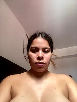 Webcam Model (AngelaBlondee)  is live.Free join now!