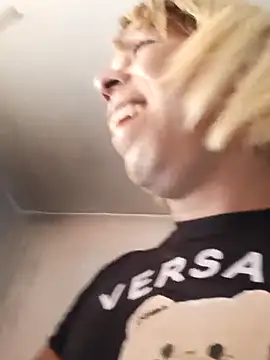 blondebitchlitle webcam