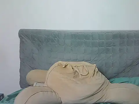 AlphaLatinoBear webcam