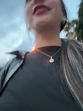 Ninabigtitied webcam