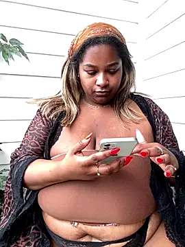 BigFineSelena webcam