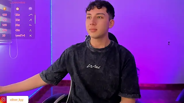 oliver_kyy - Oliver_kyy's free webcam - UK Sex Cams