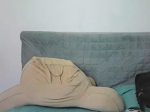 AlphaLatinoBear webcam