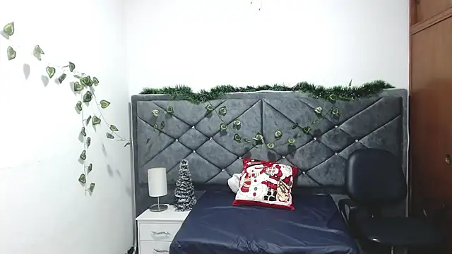 EmmaNaughty12 webcam