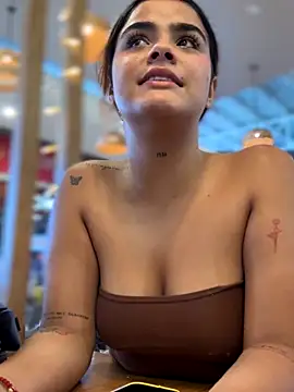 kaily_sweet16 (F teen) - Silence, I'm at the mall tits on air