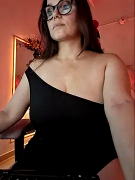 Webcam Model (MariaPau_83) is live