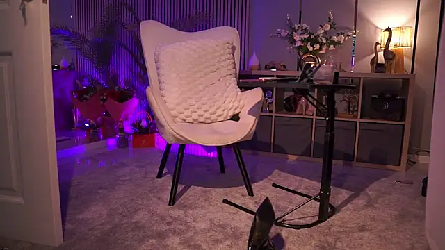 MissEmaDivine webcam