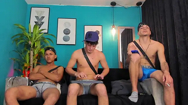 Oficial_KingOfHeavens webcam