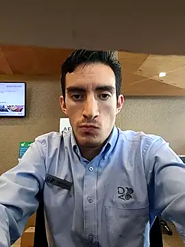 TommyMomentum webcam