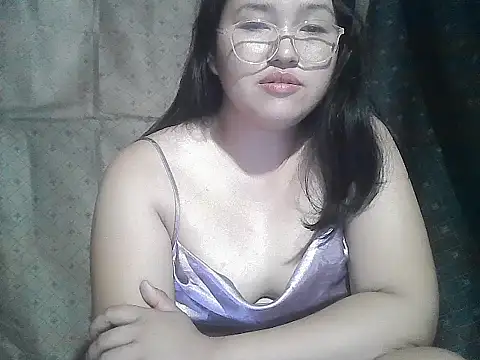 yummy_jyra02167 webcam