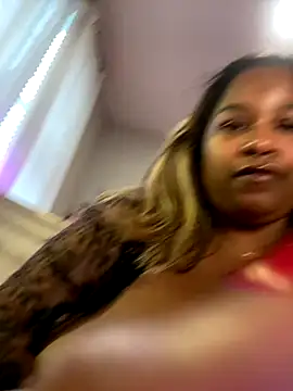 Webcam Model (BigFineSelena)  is live.Free join now!