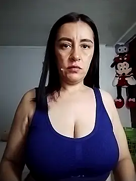 Webcam Model (hailey85) is live