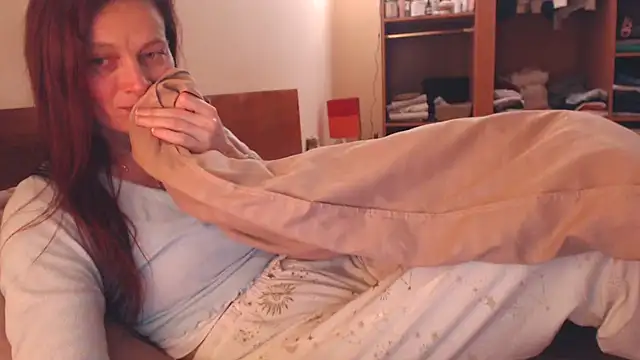 LovelyAndraGirl webcam