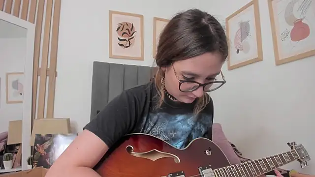 Alice_Dickinssonn webcam