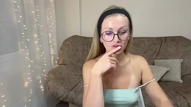 Carolin_Hunter webcam