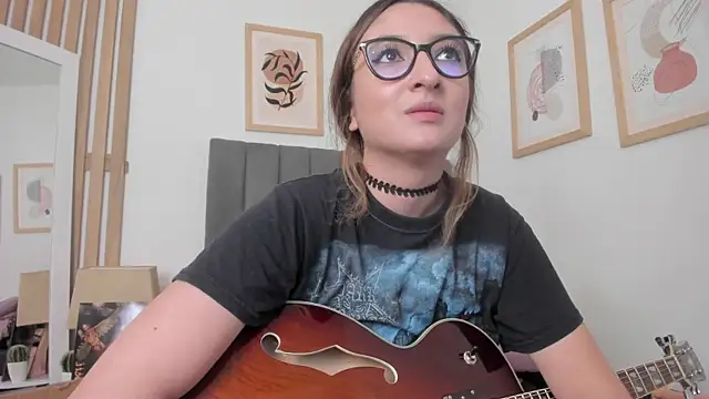 Alice_Dickinssonn webcam