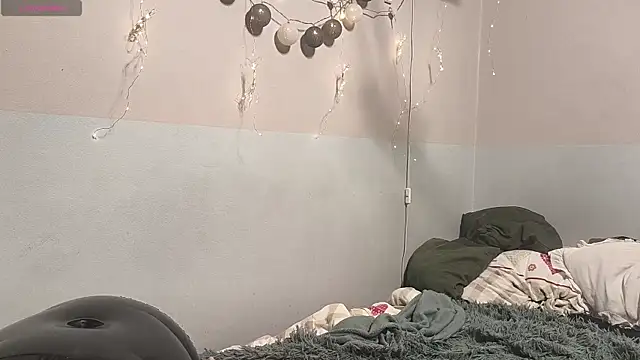 LoveInAllHoles webcam