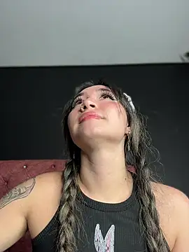 Webcam Model (Sophie_LS)  is live.Free join now!