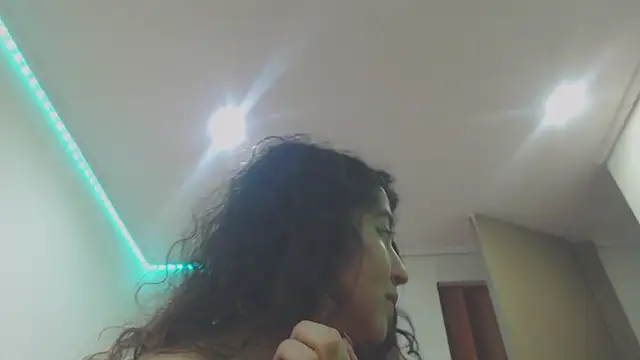 OldManAndGirlishLady webcam