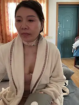 美女xiiuuff18在线直播