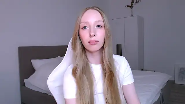 Luna_insniity webcam