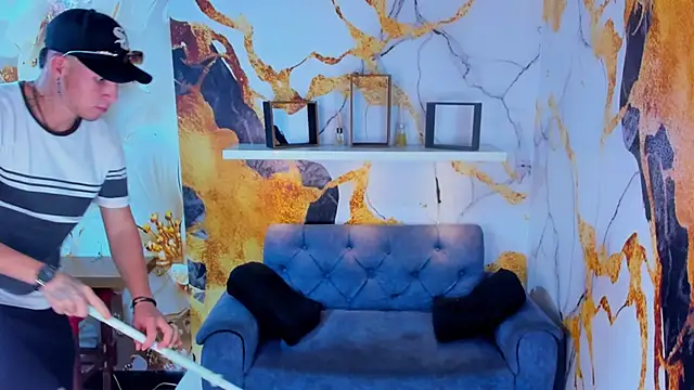 Chuck_LatinBoy webcam