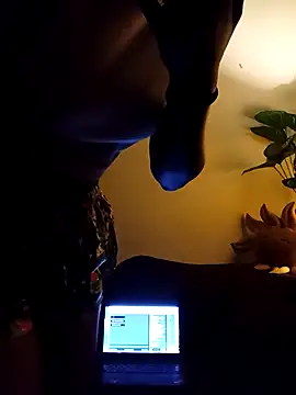 The-Peach-Flexer webcam