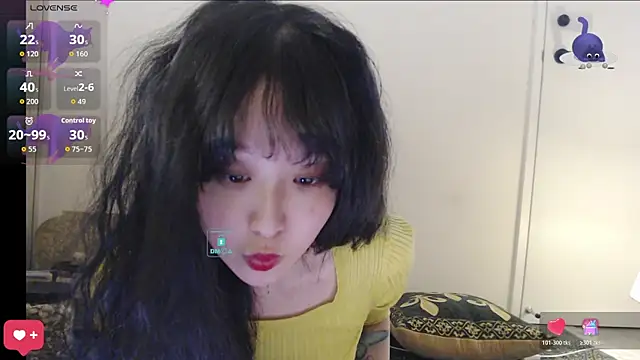 美女Etherealcat33在线直播