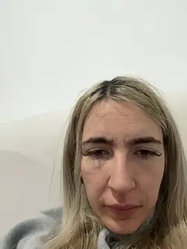 BarbieBlondieGirl webcam