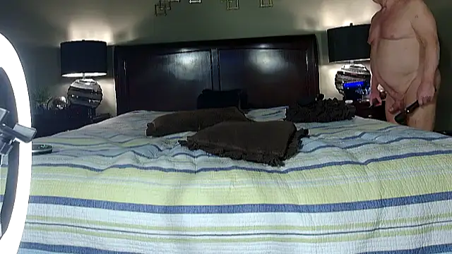 Hornylouisewil webcam