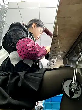 美女DHJM168在线直播