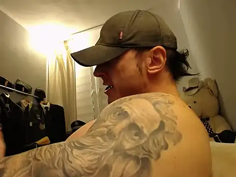 ballardbret (Ask my age) - Cock stroking, flexing, dirty talking. X