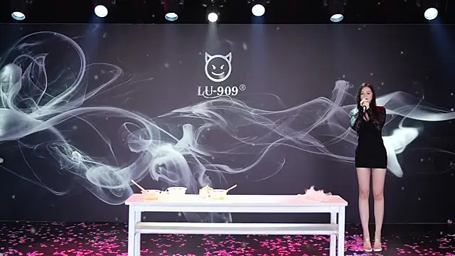 美女LU-909在线直播
