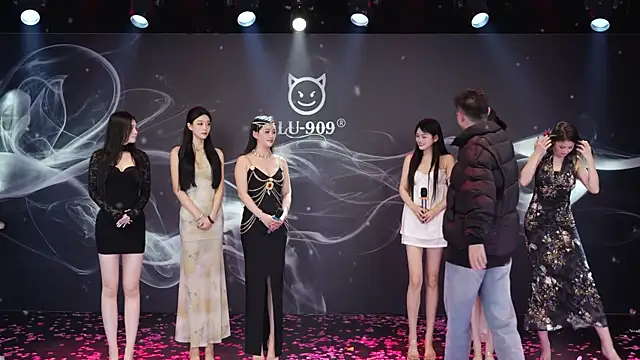 美女LU-909在线直播