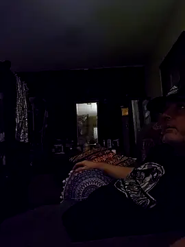 Hotredheadandtoungelasher webcam