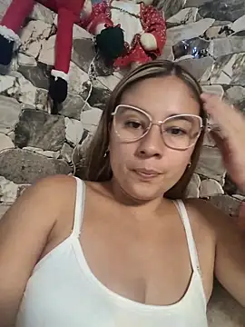 Webcam Model (selena_gomez2)  is live.Free join now!