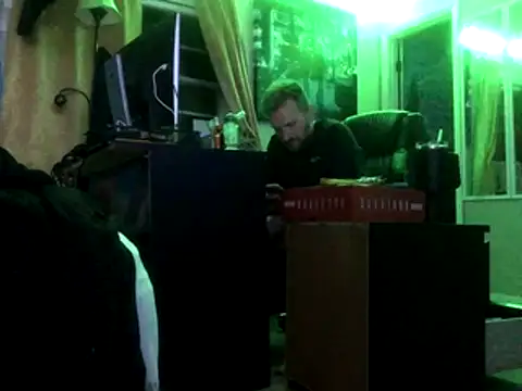 Thickwhitetight webcam