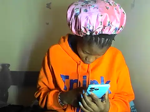 smallnaughtygirl webcam