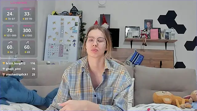 Girl_alone_home webcam