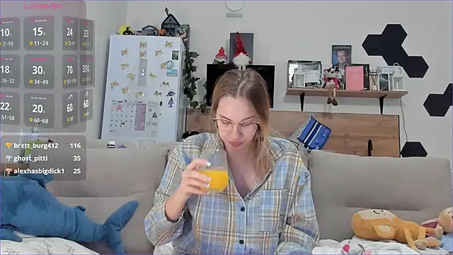 Girl_alone_home webcam