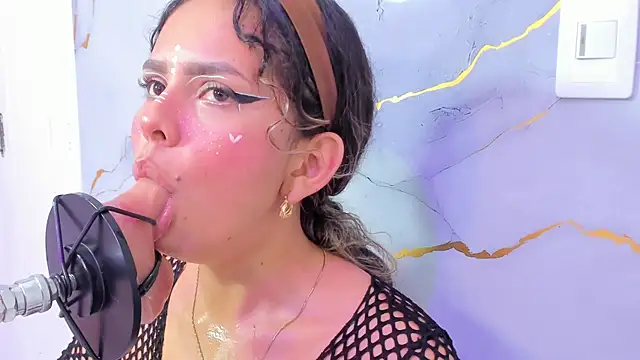 elizabeth_liones_ webcam