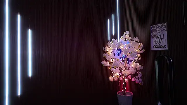 xxforyoureyesonlyxx webcam