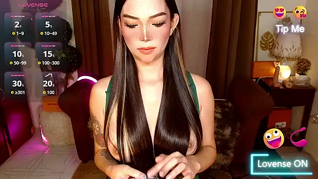 MouthWatering_Ayesha webcam